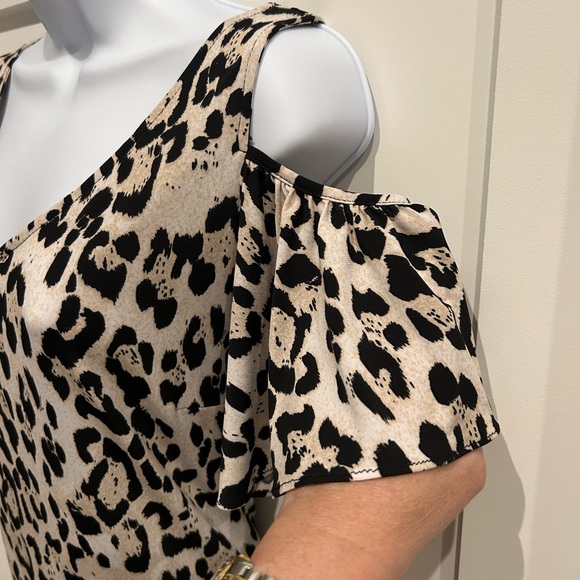 Cold Shoulder flutter sleeve leopard print dress - Picture 5 of 7